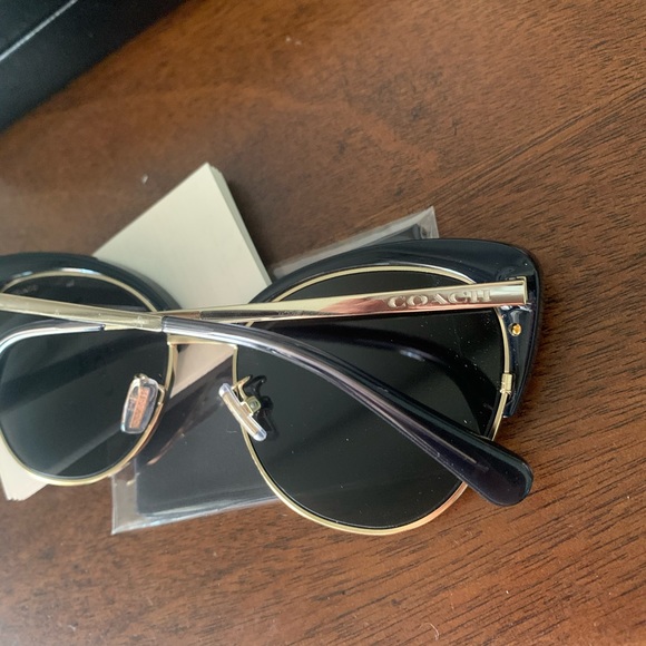 New coach sunglasses - Picture 5 of 8